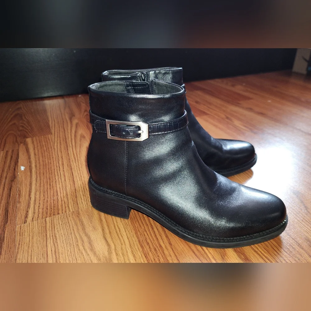 Clarks Maye Grace Bootie size 9.5